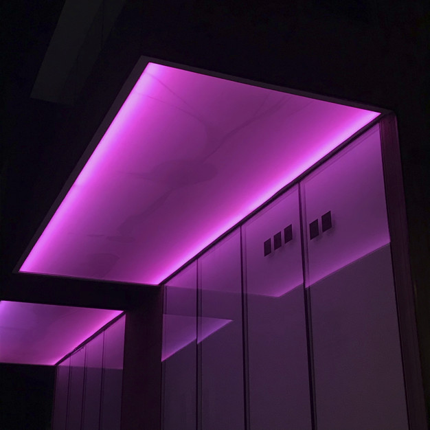 La luce al Neon a LED 1-10M 12-24V ha condotto le luci RGB per la striscia  di illuminazione impermeabile del bagno della stanza può cambiare la  decorazione della stanza da gioco di